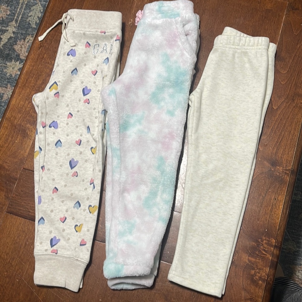 Girls size 4t bundle joggers/leggings 4t